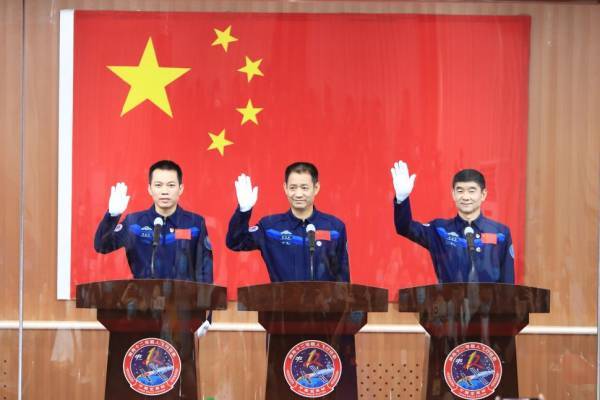 Κίνα: Εκτοξεύτηκε επανδρωμένη διαστημική αποστολή