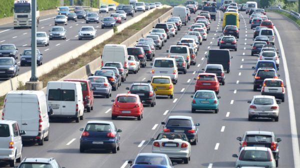 ΕΛΣΤΑΤ: Αυξήθηκαν οι άδειες κυκλοφορίας οχημάτων τον Οκτώβριο