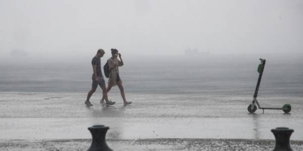 Παρασκευή με τοπικές βροχές και καταιγίδες