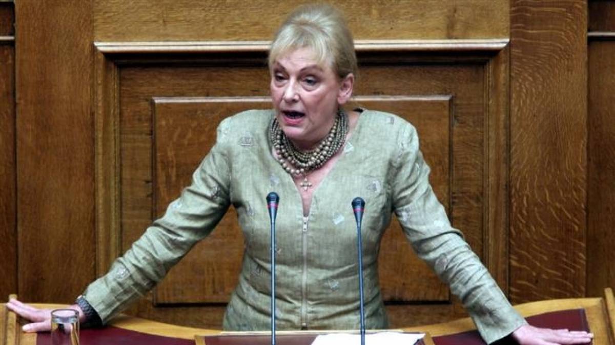 Πρόταση της Πιπιλή για κατάργηση της χρήσης πλαστικών στη Βουλή