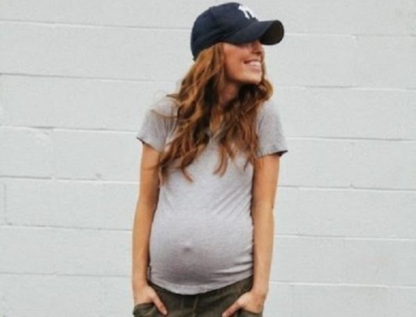 7 τρόποι να φορέσετε τα «κανονικά» ρούχα σας στην εγκυμοσύνη