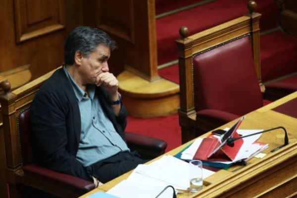 Προϋπολογισμός αντιφάσεων: Ανάπτυξη μέσω… φόρων