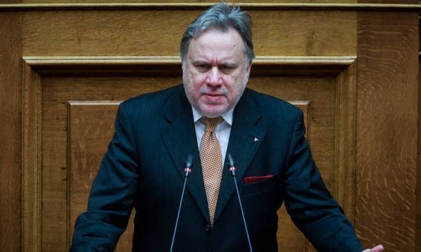 Το σενάριο «δεξιάς παρένθεσης» καταρρίπτει ο Κατρούγκαλος