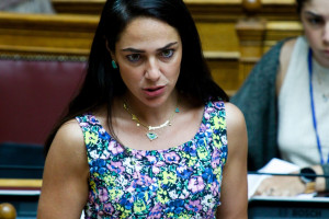 Μιχαηλίδου: Στηρίζουμε τα δικαιώματα των ανασφάλιστων υπερηλίκων ομογενών της Αλβανίας