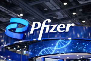 Άνω των προσδοκιών τα αποτελέσματα της Pfizer, αλλά μακριά από τις επιδόσεις επί πανδημίας