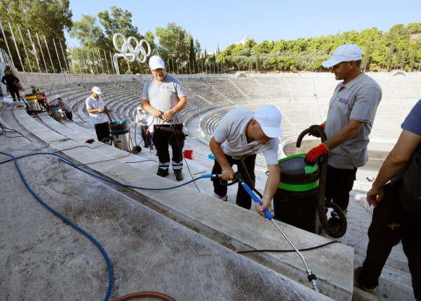 Ενδιαφέρον από τα κορυφαία διεθνή ΜΜΕ για τον καθαρισμό των μαρμάρων του Παναθηναϊκού Σταδίου