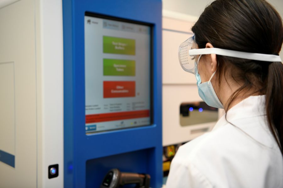 ΕΛΠΕ: Προσφορά υπερσύγχρονου συστήματος διάγνωσης Covid-19 στο νοσοκομείο «ΑΤΤΙΚΟΝ»