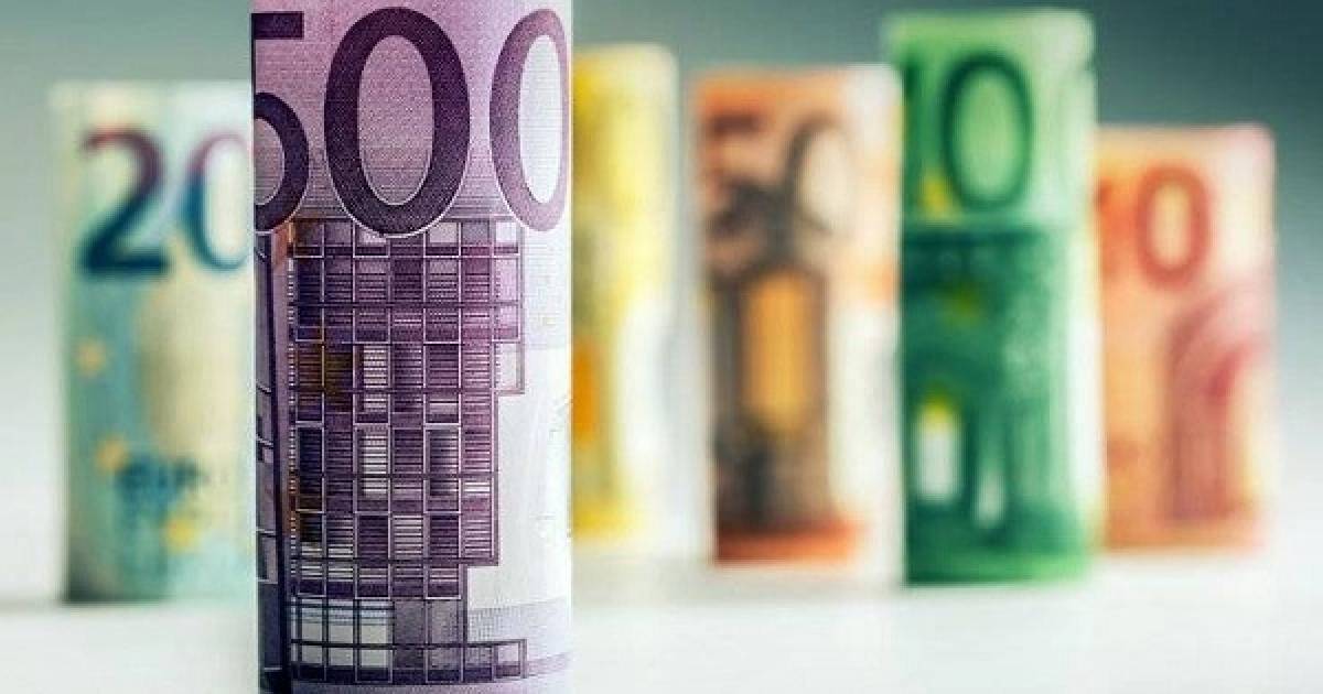 Καταβολές φόρων και ύφεση απειλούν την κατανάλωση