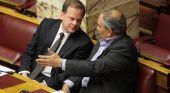 O Καραμανλής τα έβαλε με όλο του το σόι