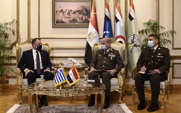 Στην Αίγυπτο ο Παναγιωτόπουλος για θέματα εξοπλισμών και αμυντική συνεργασία