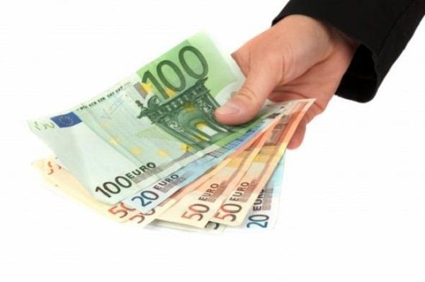 ΕΣΕΕ: Πρωτιά της Ελλάδας στην πτώση των εισοδημάτων