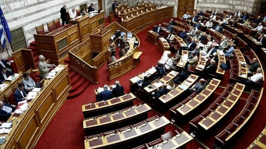 Την Τρίτη στη Βουλή το νομοσχέδιο για το επίδομα γέννησης