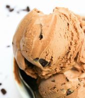Παγωτό nutella με κομματάκια σοκολάτας