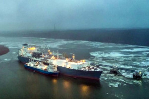 Έκρηξη και φωτιά σε τάνκερ βόρεια του Βοσπόρου: Υποψίες για νάρκη