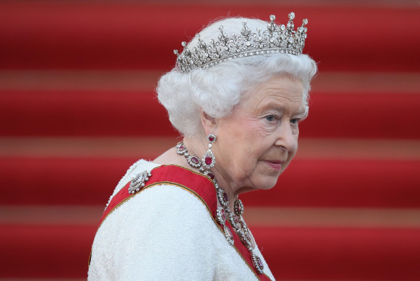 Αγωνία για τη βασίλισσα Ελισάβετ-Στο πλευρό της η βασιλική οικογένεια