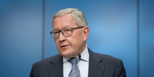 Ρέγκλινγκ: Δεν υπάρχει λόγος αναστολής του Συμφώνου Σταθερότητας