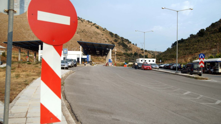 ΕΛΑΣ: Έφοδος σε Τελωνείο της Ηπείρου – Δεκατρείς συλλήψεις για δωροληψία