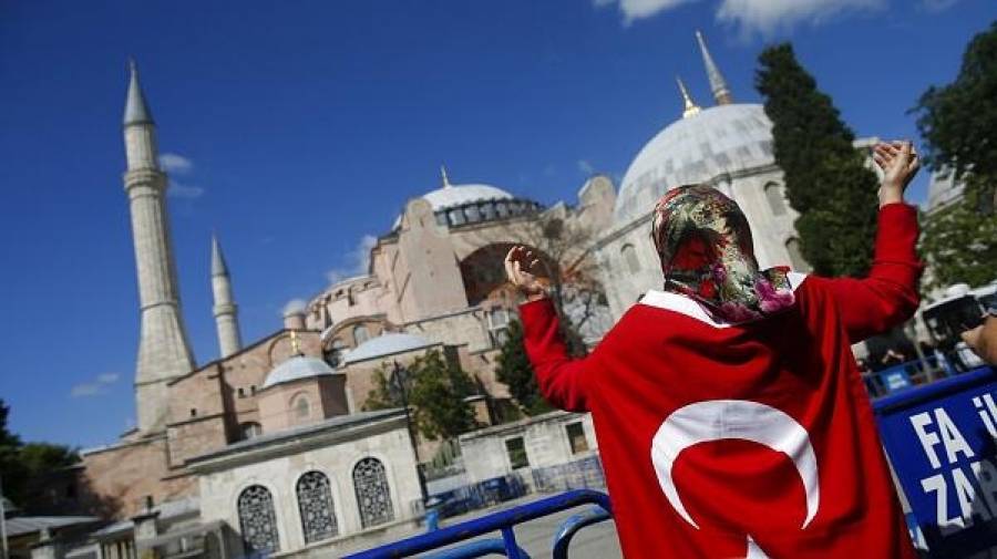 Ο συμβολισμός της ημερομηνίας που διάλεξε ο Ερντογάν για την πρώτη προσευχή στην Αγιά Σοφιά