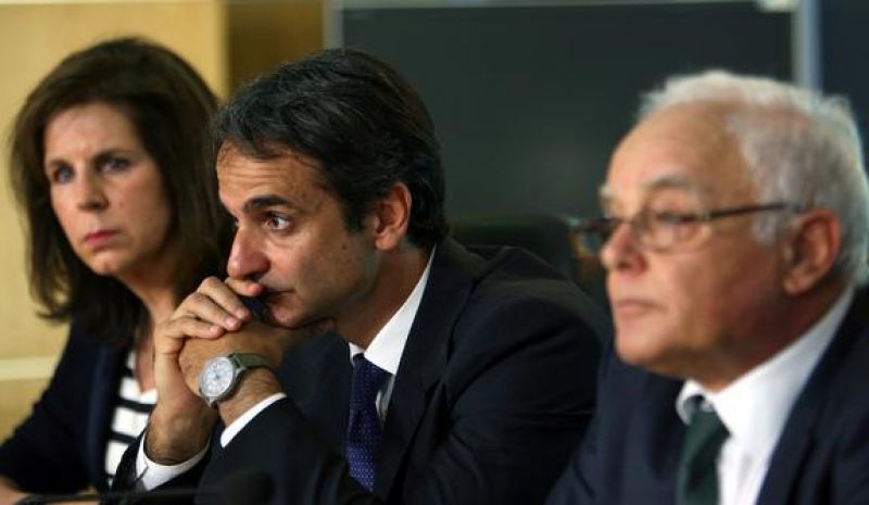 Παράταση ενός έτους για αξιολόγηση των υπουργικών δομών