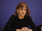 Αχτσιόγλου: Ούτε ευρώ σε εταιρείες που παραβιάζουν την εργατική νομοθεσία