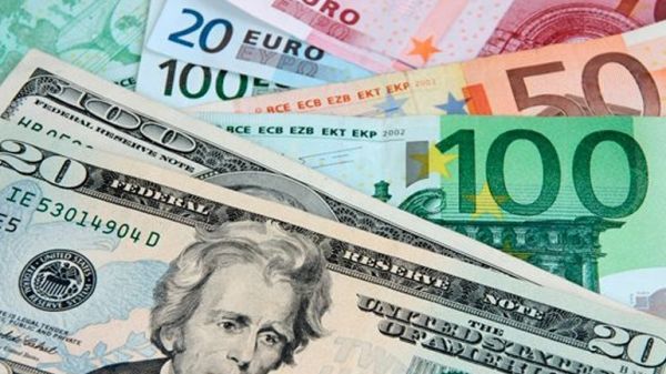 Ενισχύεται το δολάριο έναντι του ευρώ