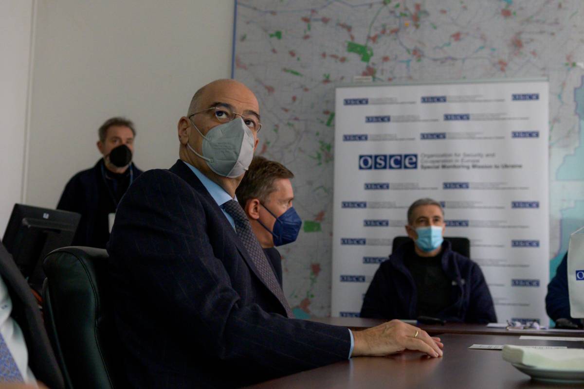 Δένδιας: Επίσκεψη στα γραφεία Ειδικής Αποστολής Επιτήρησης του ΟΑΣΕ