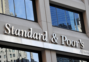 S&P: Αναβάθμισε την ελληνική οικονομία σε BB+ με σταθερό outlook