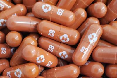 Εγκρίθηκε στη Βρετανία το χάπι της Merck κατά του κορονοϊού
