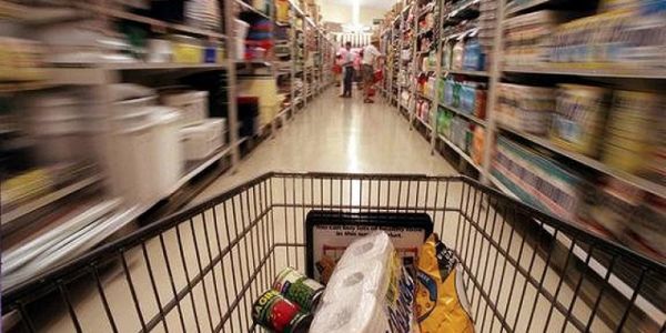 Ήπια ανάκαμψη της καταναλωτικής εμπιστοσύνης μετά το χαμηλό 3,5 ετών
