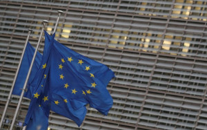 Η Κομισιόν άντλησε €5 δισ. με νέο 7ετές ομόλογο
