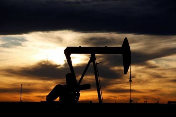 Σε «ελεύθερη πτώση» ξανά το πετρέλαιο