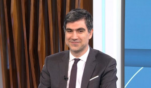 Γλαβίνας: Η «δεξιά πολυκατοικία» συμπληρώνεται πλήρως με τον ακροδεξιό όροφο