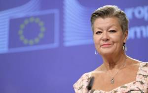 Μετανάστες με Covid μεταφέρθηκαν στην ηπειρωτική Ελλάδα με ευρωπαϊκά κονδύλια