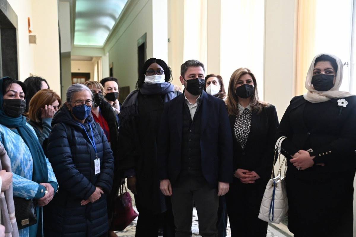Συνάντηση Ανδρουλάκη με γυναίκες πρόσφυγες
