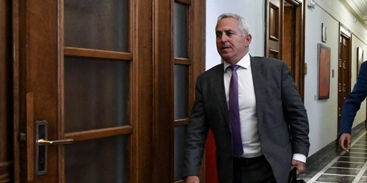 Κυβερνητικές πηγές για Αποστολάκη: Ζήτησε να γίνει υπουργός, όχι αναπληρωτής