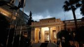 Αναθεώρηση και εκλογικό σύστημα για φυγή από την σκληρή πραγματικότητα