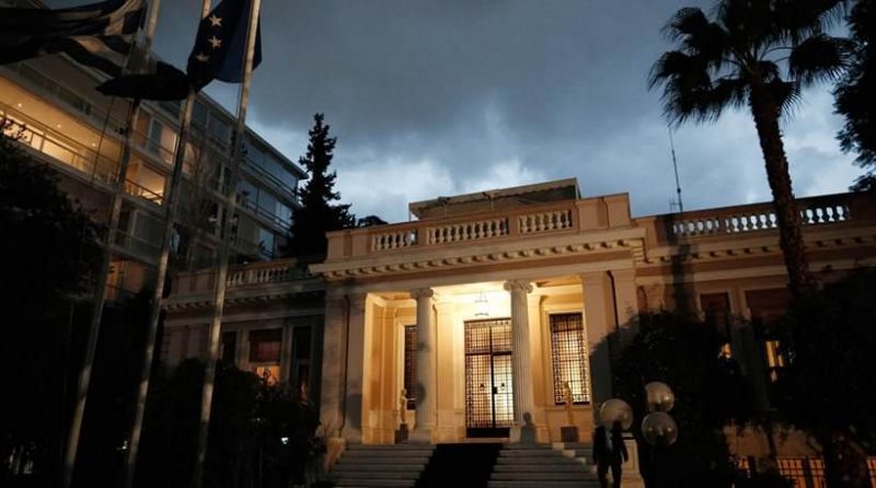 Αναθεώρηση και εκλογικό σύστημα για φυγή από την σκληρή πραγματικότητα