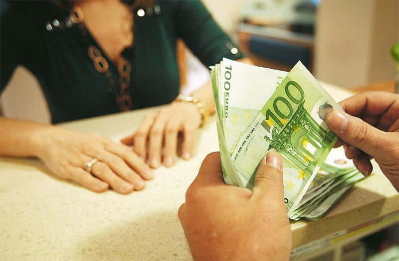 Κερδισμένοι και χαμένοι από τη μείωση του ευρωεπιτοκίου