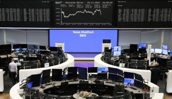 Ανακάμπτουν οι ευρωαγορές με το βλέμμα στα μάκρο