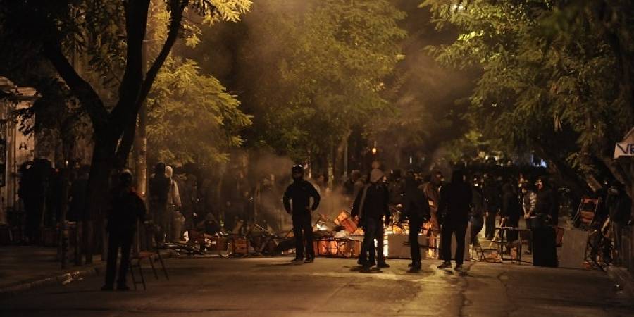Δύο αστυνομικοί τραυματίες από επίθεση σε διμοιρία MAT στην Πατησίων