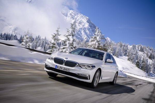 BMW:Ποια μοντέλα μπορούν να κινούνται μόνο ηλεκτρικά έως 64 χιλιόμετρα