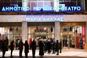 «Μετωπική» Δούκα-Μπακογιάννη για το μέλλον του θεάτρου Ολύμπια