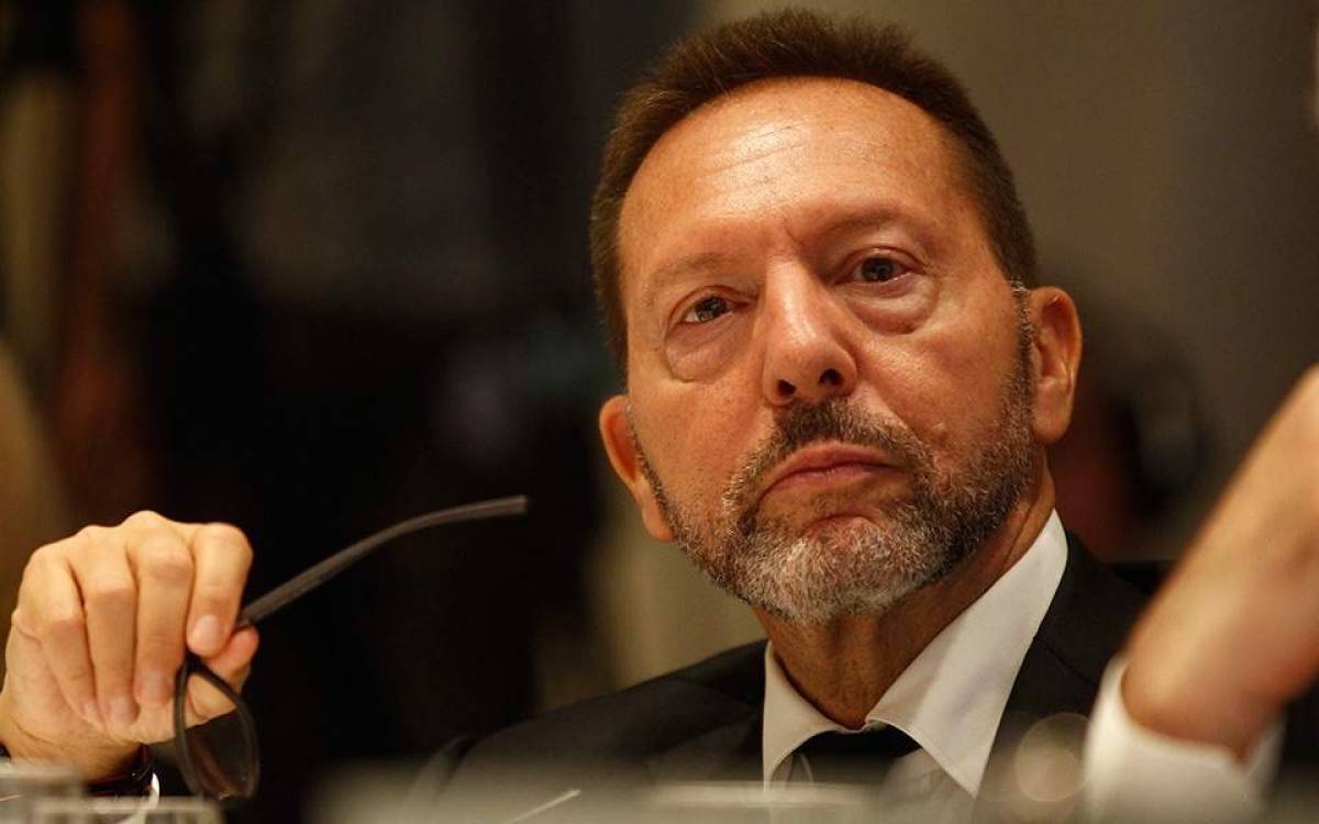 Δεν βλέπει δημοσιονομικό περιθώριο για παροχές ο Στουρνάρας