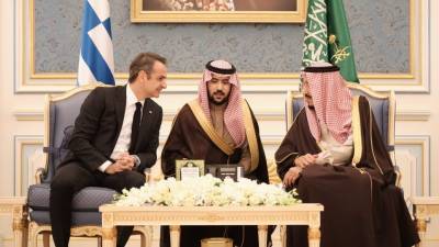 Μητσοτάκης με Σαουδάραβα βασιλιά: Συνεργασία σε επενδύσεις, τουρισμό και άμυνα