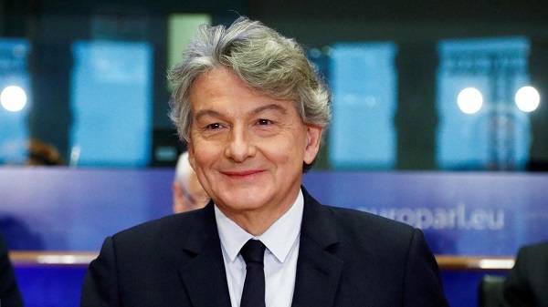Κομισιόν: Ενήμερη για τα κατασκοπευτικά λογισμικά που προσβάλλουν κινητά αλλά…