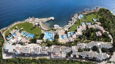 Κορυφαίες βραβεύσεις για το St.Nicolas Bay Resort Hotel & Villas