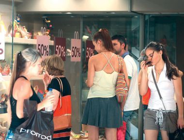 Πολυζωνικό σύστημα για την λειτουργία καταστημάτων τις Κυριακές στην Αττική