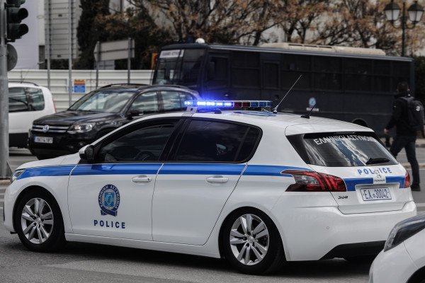 Θεσσαλονίκη: Δύο συλλήψεις για ξυλοδαρμό υπαλλήλου καταστήματος ψιλικών