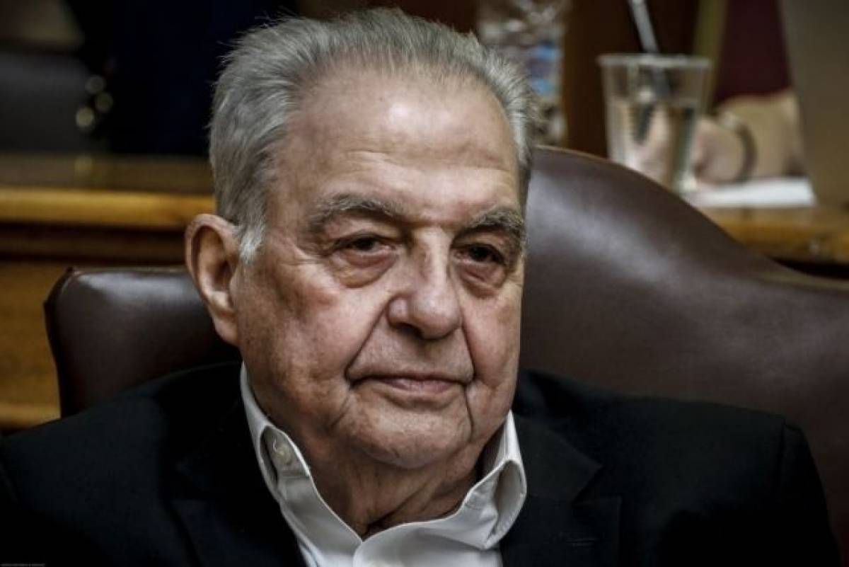 Έσπασαν το αμάξι του γιου Φλαμπουράρη στα Εξάρχεια