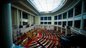 ΥΠΕΘΟ: Σπάνια σύμπλευση πολιτικών δυνάμεων στα μέτρα στήριξης για Μάτι και Μάνδρα
